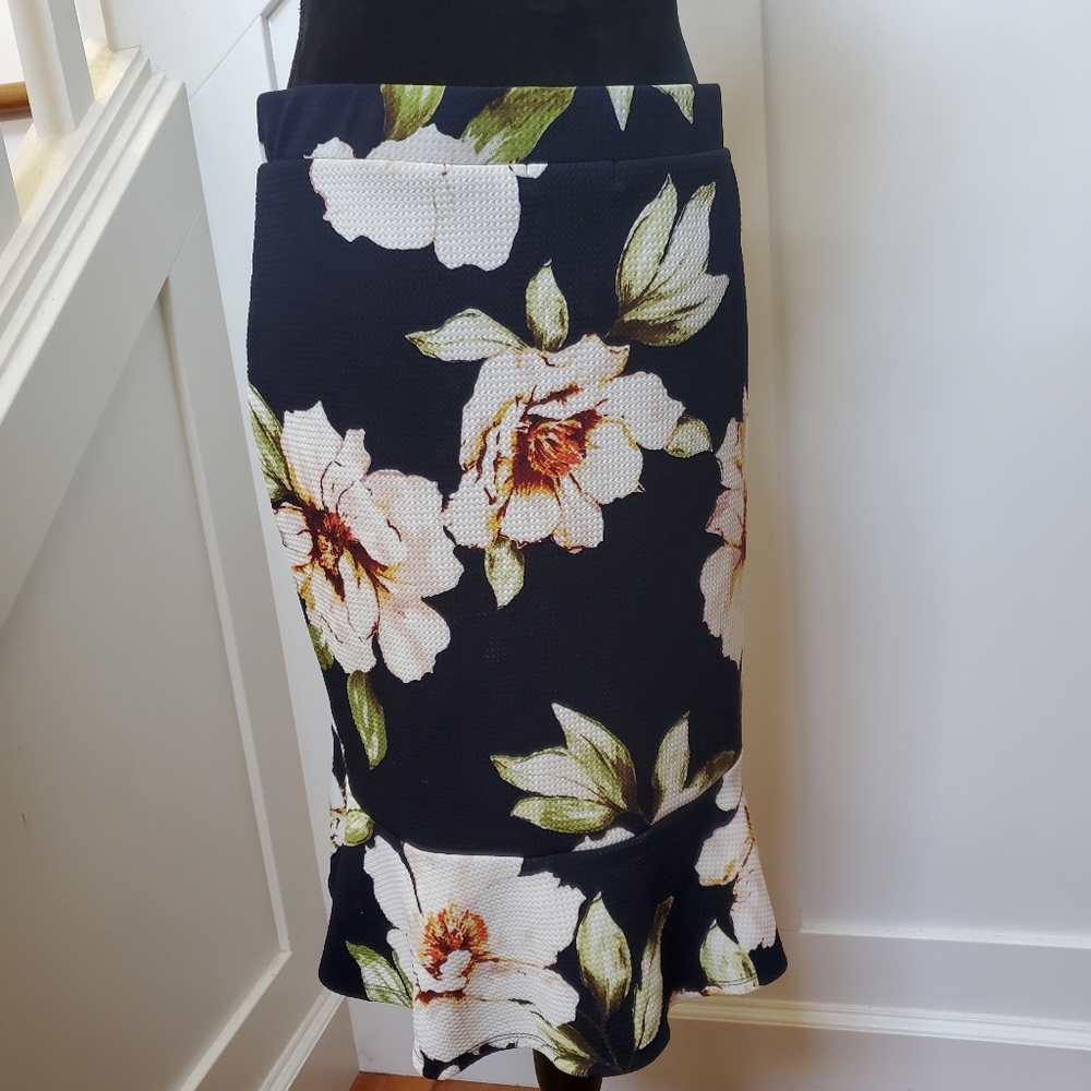 Floral Navy Stretch Skirt - Picture 3 of 3